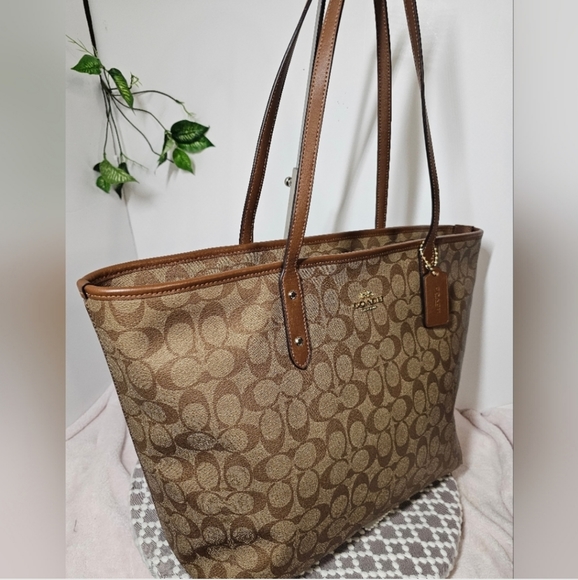 COACH Monogram SHOULDER BAG EUC!! HUGE TOTE!! - Picture 6 of 12